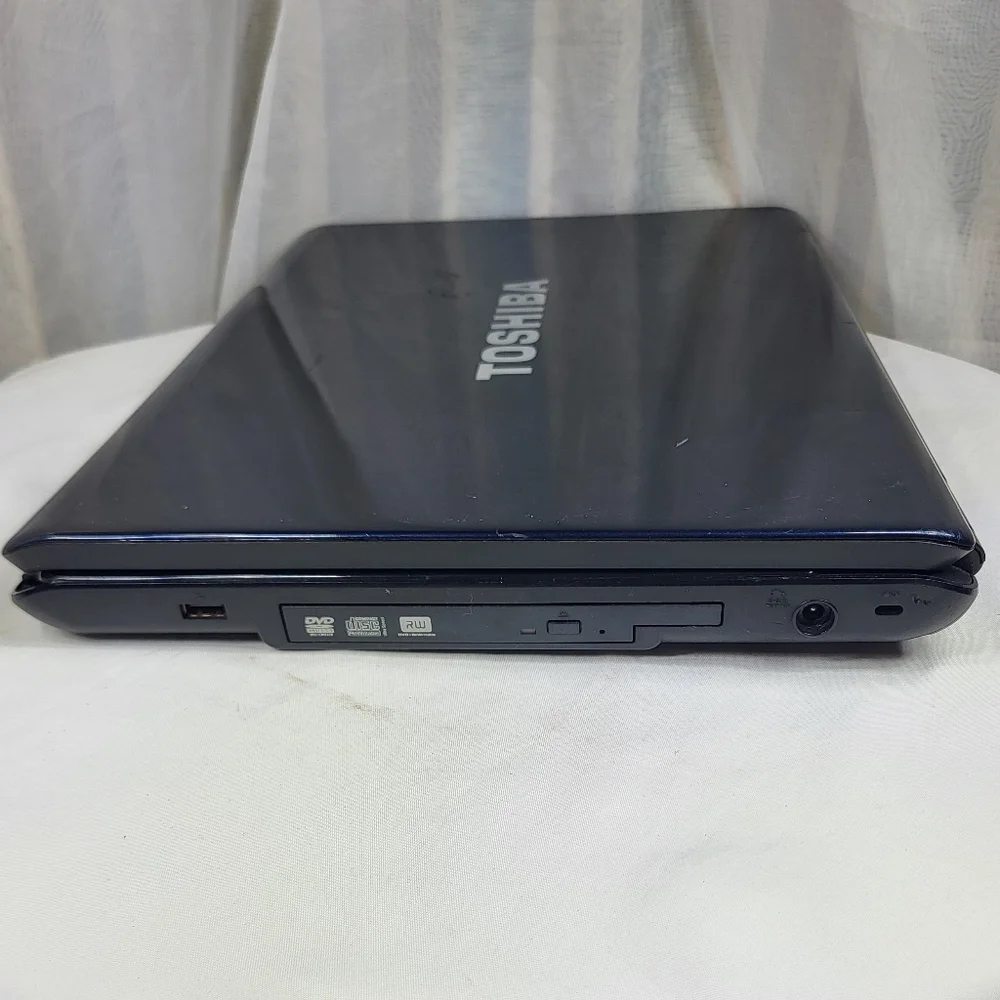 Parts Only or Repair. Toshiba Satellite L3550-S7901 Laptop